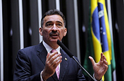 Relator vai incluir vale-livro em projeto sobre Fundo Pró-Leitura Artur Bruno: medida vai reduzir preço de livros para estudantes.