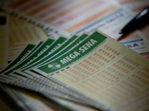 Mega-Sena acumula e prêmio pode chegar a R$ 5,5 milhões Mega-Sena acumula e prêmio pode chegar a R$ 5,5 milhões