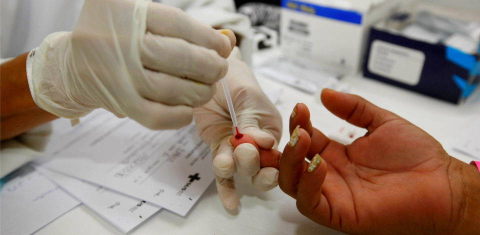 Aids: da epidemia mundial ao tratamento gratuito no Brasil Brasil é referência mundial em política pública no acesso a tratamento gratuito para portadores do vírus - Foto: Arquivo/Agência Brasil