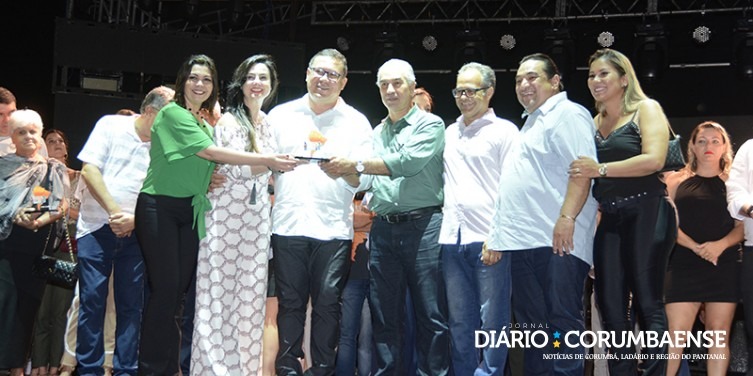 Festival transforma Corumbá na capital cultural da América do Sul Joílson Cruz (centro), um dos homenageados desta edição do festival / Foto: Divulgação