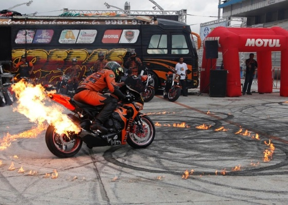 Agenda de eventos para Amambai e região Equipe Cobras Moto Show se apresenta no 1° Motorcycle de Naviraí.