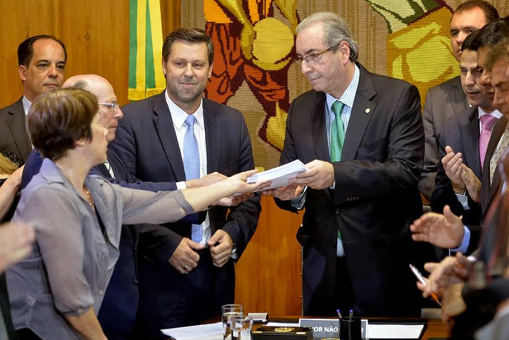 Oposição entrega a Cunha novo pedido de impeachment contra Dilma Rousseff Oposição entrega a Cunha novo pedido de impeachment contra Dilma Rousseff