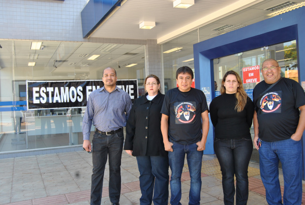 Bancários entram em greve nessa quinta-feira (20) em Amambai Sindicalistas aderem à greve em Amambai