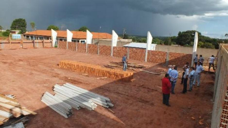 A obra está sendo executada através de convênio entre a Prefeitura de Amambai e o Governo Federal; o investimento total é de R$ 507.244,64.