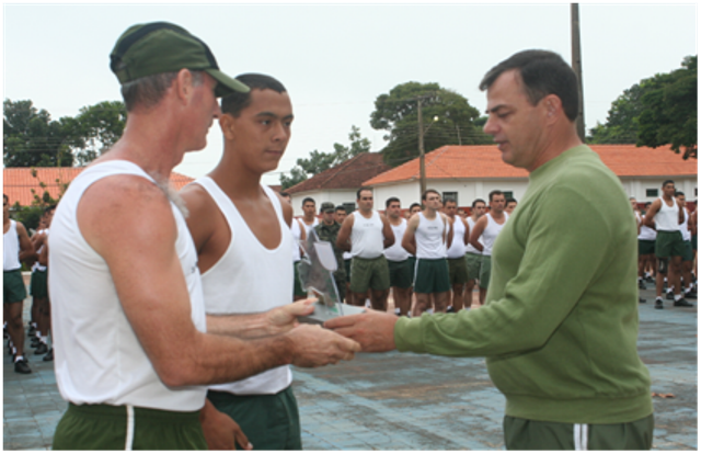 Regimento de Amambai realiza competição desportiva Ten Cel Ungaretti realizando a premiação