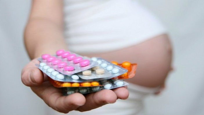 CCJ aprova projeto que criminaliza anúncio de métodos abortivos CCJ aprova projeto que criminaliza anúncio de métodos abortivos