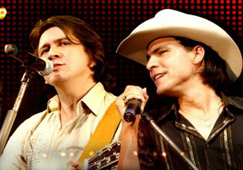 Mega Show com Jads & Jadson agita a véspera de feriado em Amambai A dupla Jads & Jadson se apresenta no parque de Exposições de Amambai, na quinta-feira (27)