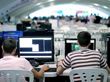 Número de internautas no País chegou a 73,9 milhões no fim de 2010 (Foto: Manuel Bruque/EFE)