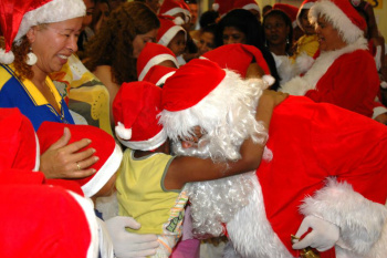 Papai Noel dos Correios de Amambai recebe 300 cartinhas todo ano O Papai Noel dos Correios é uma das principais campanhas natalinas de inclusão social do País.