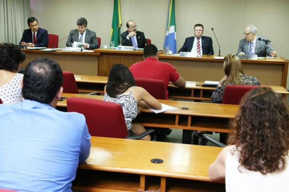 Aprovada PEC que cria mecanismos para aumentar arrecadação dos municípios do MS Os membros da CCJR reuniram-se na manhã de quarta-feira (21)Foto: Victor Chileno