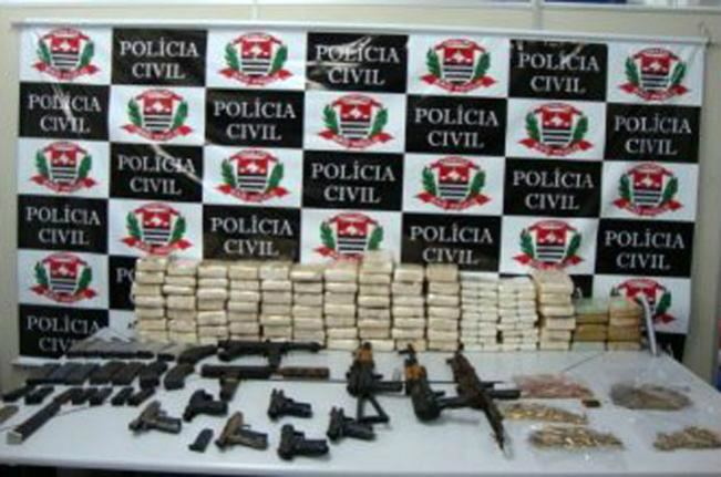 Polícia apreende quase uma tonelada de drogas e armamento
