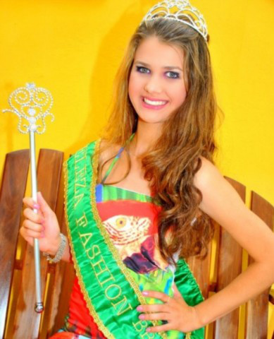Vanessa Pinzan, de Amambai, é candidata ao Garota Fantástica, da Rede Globo Vanessa é a 2° Miss Amambai Teen e participou do concurso Miss Mato Grosso do Sul 2011, onde representou Amambai