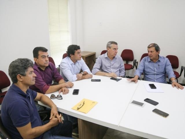 Rinaldo, Marçal, Beto, Corrêa e Sérgio de Paula, dirigente do PSDB, em reunião que definiu candidatura à presidência da Assembleia. (Foto: Paulo Francis)