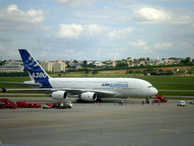 Empresas devem investir R$ 4,2 bilhões nos aeroportos até a Copa Empresas devem investir R$ 4,2 bilhões nos aeroportos até a Copa