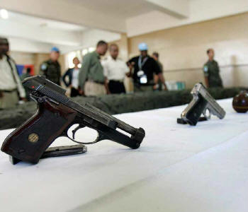 Quase 36 mil das mortes violentas no Brasil foram causadas por armas de fogo. Foto: ONU/Sophia Paris