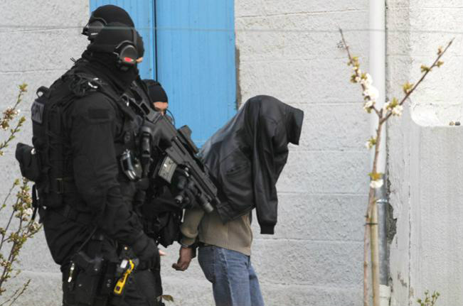 Na França, policiais prendem 19 pessoas suspeitas de ligação com terrorismo
