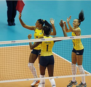 Brasil vence Japão e lidera fase final do Grand Prix Brasil vence Japão e lidera fase final do Grand Prix