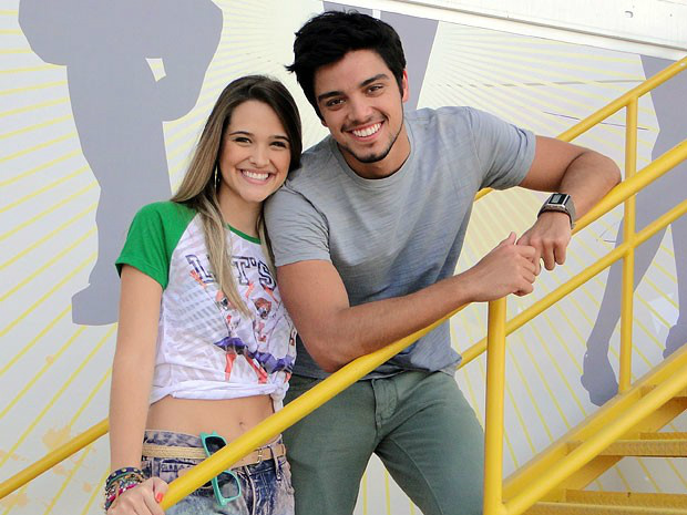 Juliana Paiva sobre primeira vez: 'É um momento especial. Fica para sempre' Juliana Paiva e Rodrigo Simas vivem casal polêmico na trama teen (Foto: Malhação / TV Globo)
