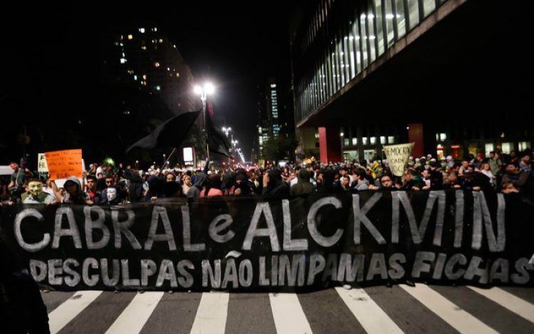 Estudantes e professores prometem barrar, nas ruas, a desorganização de Alckmin Estudantes e professores prometem barrar, nas ruas, a desorganização de Alckmin
