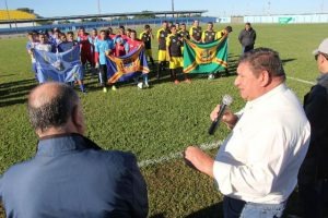 Prefeitos exaltam investimento no esporte e na qualificação de funcionários Abertura da sexta etapa da Copa em Murtinho (Foto Edson Ribeiro)