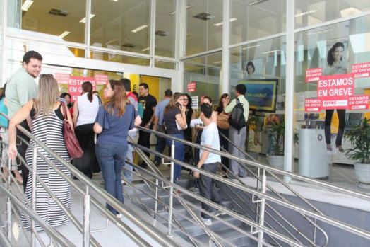 Bancários tentam ampliar greve