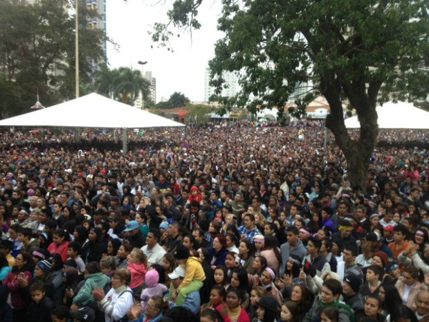 Marcha para Jesus em Campo Grande reúne 15 mil pessoas Marcha para Jesus em Campo Grande reúne 15 mil pessoas