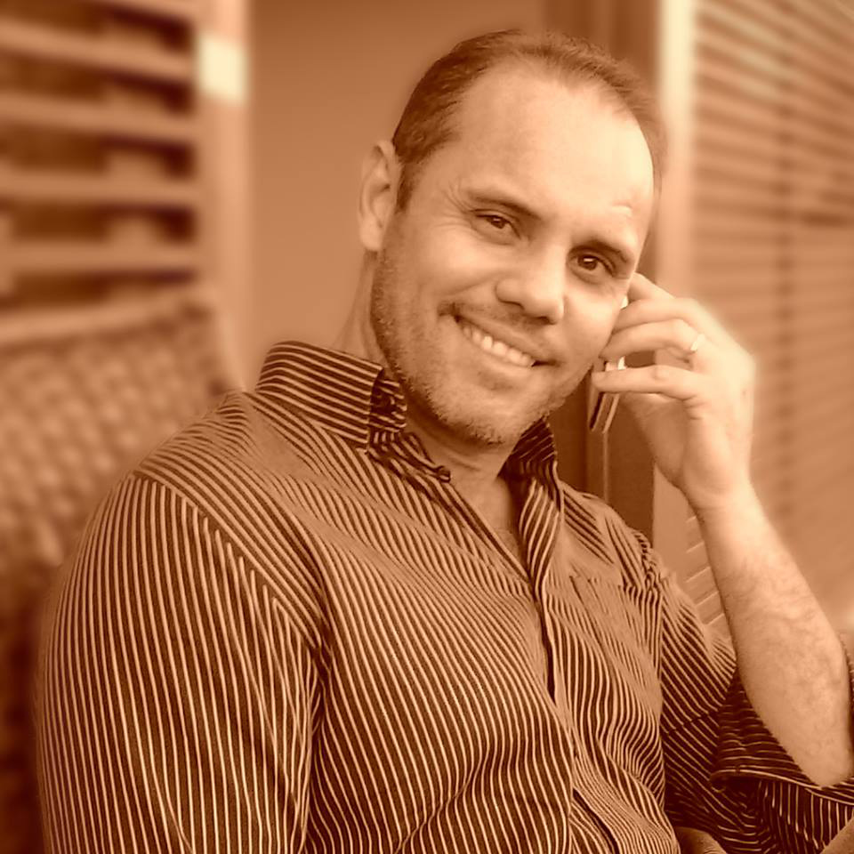 Escritor amambaiense lança dois livros na semana de aniversário de Amambai Rogério Fernandes Lemes mora em Dourados e lançará seus livros em Amambai.