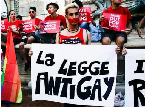 Manifestantes italianos pedem o fim da lei antigay da Rússia 
