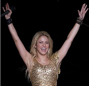 Apesar da garoa, Shakira faz show animado no Morumbi A cantora Shakira (André Penner/AP)