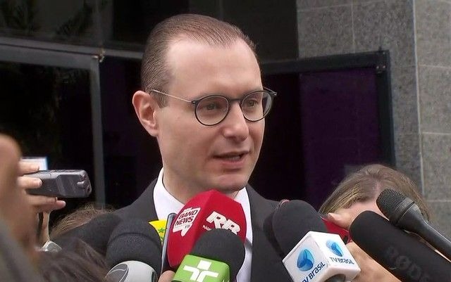 Lula recorre à segunda instância da Justiça para tentar reaver passaporte O advogado do ex-presidente Lula (Foto: G1)