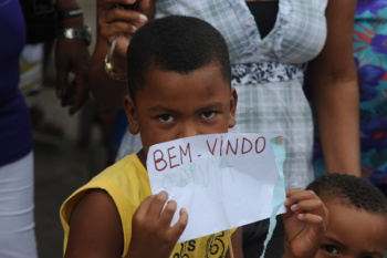 Em visita à Cidade de Deus, Obama anda pelas ruas e faz embaixadinhas Em visita à Cidade de Deus, Obama anda pelas ruas e faz embaixadinhas