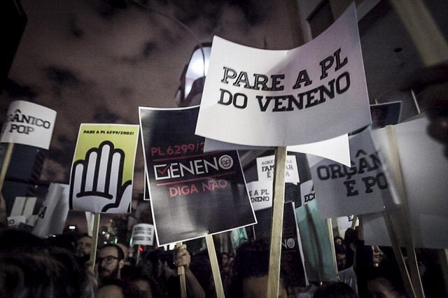 Legisladores mantém articulação para aprovar PL que reduz agrotóxicos Protesto popular contra