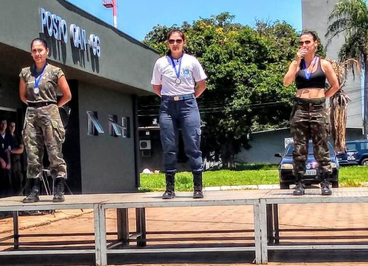 Trajando calça e coturno, atleta amambaiense vence corrida militar na capital Carina ficou em 1º lugar na Corrida em Trilhas / Foto: Arquivo Pessoal