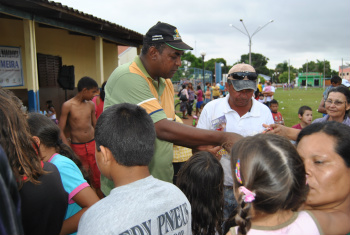 Associação de Moradores da vila Limeira realiza eleição O presidente da vila reeleito, Jonas Araújo, durante festa do dia das crianças.