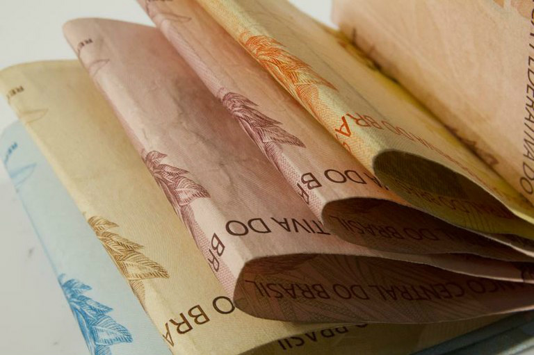Operações de crédito voltam a crescer depois de 4 meses Operações de crédito voltam a crescer depois de 4 meses