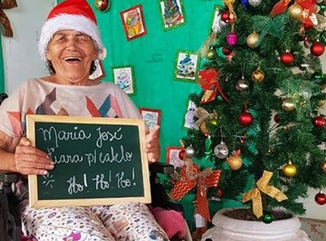 Dona Maria José quer ganhar uma tiara para o cabelo / Foto: Lar do Idoso