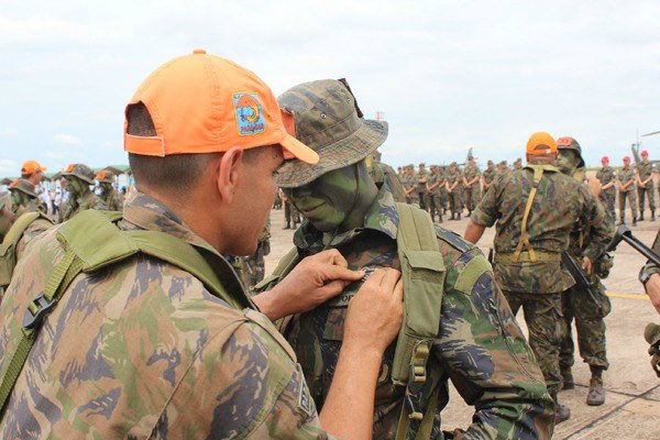 FAB reforça equipe de buscas e salvamento Militares receberam o brevê e o gorro laranja, que são símbolos da atividade.Foto: Divulgação