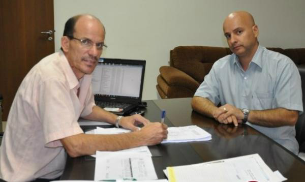 Prefeito Sergio Barbosa e o Secretário Municipal de Finanças, Williams Fernandes / Foto: Assessoria