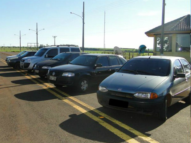 Veículos foram lacrados e encaminhados para a Receita Federal de Ponta Porã (Foto: Divulgação/PRF)