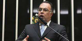 André Vargas entra com recurso no STF contra cassação de mandato André Vargas entra com recurso no STF contra cassação de mandato