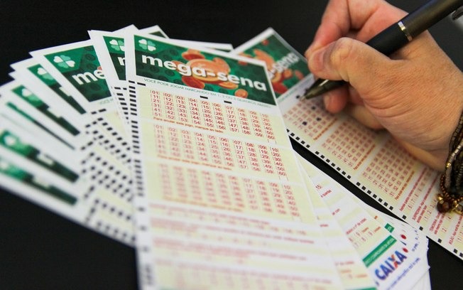 Mega-Sena acumula e próximo sorteio deve pagar R$ 75 milhões ao acertador Mega-Sena premia quem acertar quatro, cinco ou seis números - Foto: Arquivo