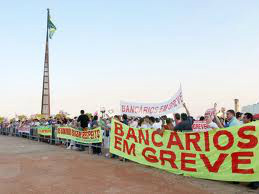 Bancários aceitam proposta da Fenaban e greve deve terminar na terça-feira Bancários aceitam proposta da Fenaban e greve deve terminar na terça-feira