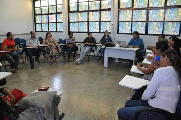 Encontro para debates aconteceram na Uems de Amambai. O prefeito Sérgio Barbosa prestigiou o encontro / Foto: Assessoria
