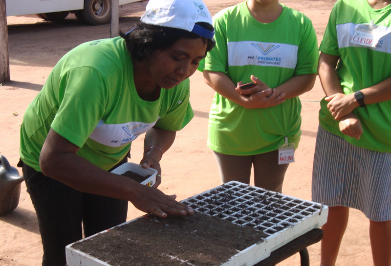 Comunidade indígena de Aquidauana agradece por curso do Senar/MS Aluna da comunidade indígena Cruzeiro, durante curso de Horticultor Orgânico.