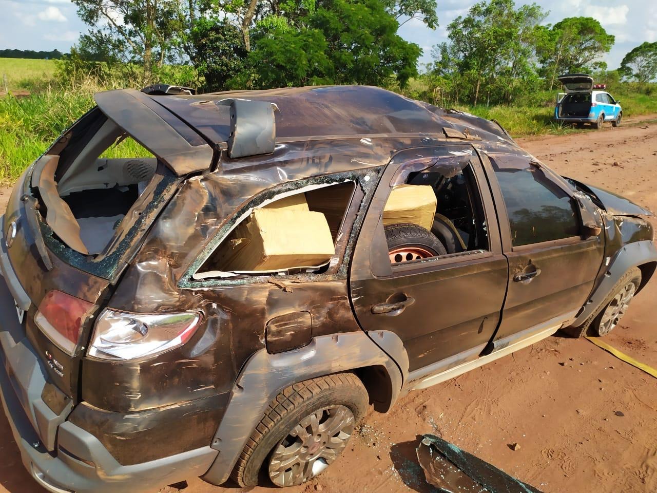 PM apreende 275 quilos de maconha em carro capotado em Cel. Sapucaia O entorpecente foi apreendido, o veículo foi recuperado e o autor recebeu voz de prisão