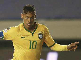 Neymar, em lance na partida contra o Peru, em Temuco. 14/06/15.REUTERS/Ricardo Moraes