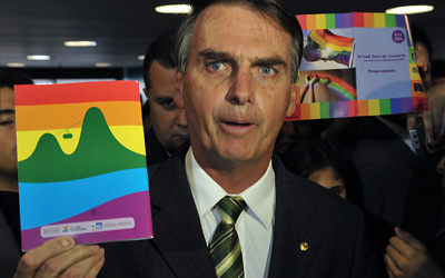 Neonazistas brasileiros saem da toca? O deputado Jair Bolsonaro (PP) exibe para a imprensa o