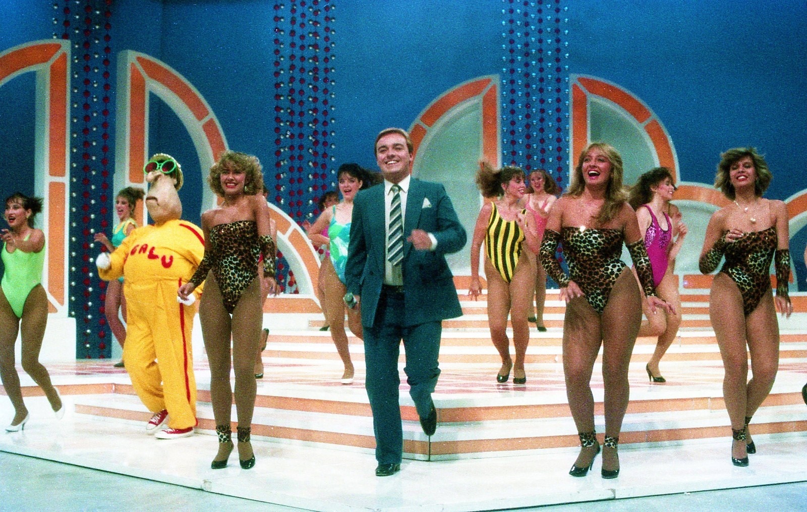 Gugu Liberato, um dos maiores nomes da TV brasileira, morre aos 60 anos Gugu Liberato apresenta o 'Viva a noite' — Foto: Moacyr dos Santos/Acervo do SBT