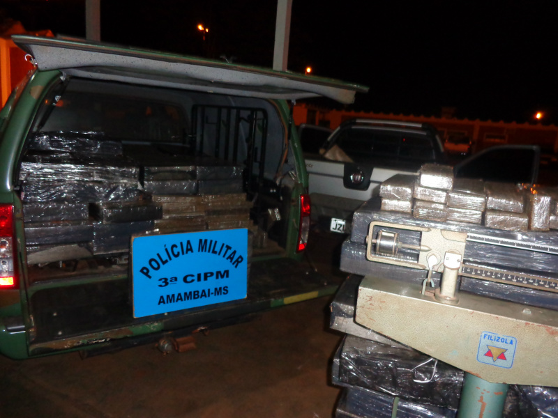 A droga foi apreendida na rua Procoro, centro de Amambai.