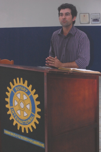 Presidente do Sindicato Rural faz palestra no Rotary de Amambai Presidente do Sindicato Rural faz palestra no Rotary de Amambai